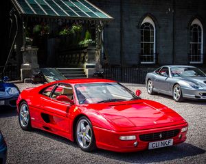 Превью обои ferrari, автомобиль, красный, стоянка, спорткар