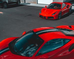 Превью обои ferrari, автомобили, спорткары, красный, стоянка