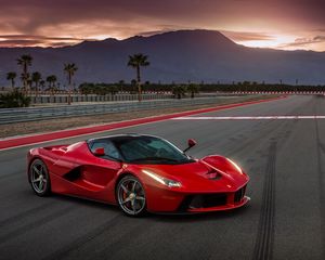 Превью обои ferrari, laferrari, красный, вид сбоку