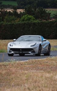 Превью обои ferrari, спорткар, автомобиль, вид спереди, дорога