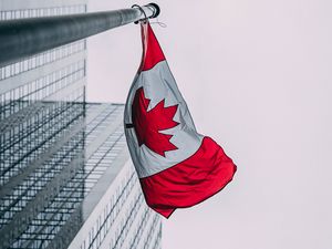 Превью обои флаг, канада, здания, небоскребы, флагшток