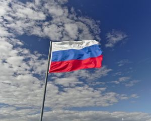Превью обои флаг, триколор, россия, небо, облака