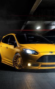 Превью обои focus, ford, вид спереди, желтый, авто