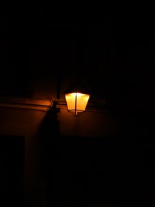 Превью обои фонарь, освещение, свет, темный