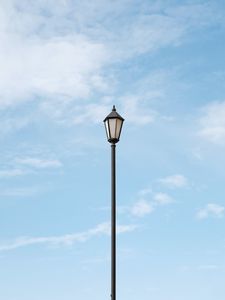 Превью обои фонарь, столб, облака, небо, минимализм