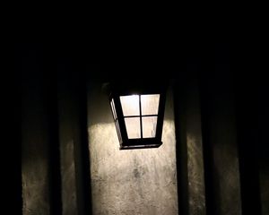 Превью обои фонарь, свечение, здание, темный