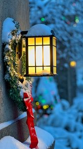 Превью обои фонарь, венок, снег, рождество, новый год