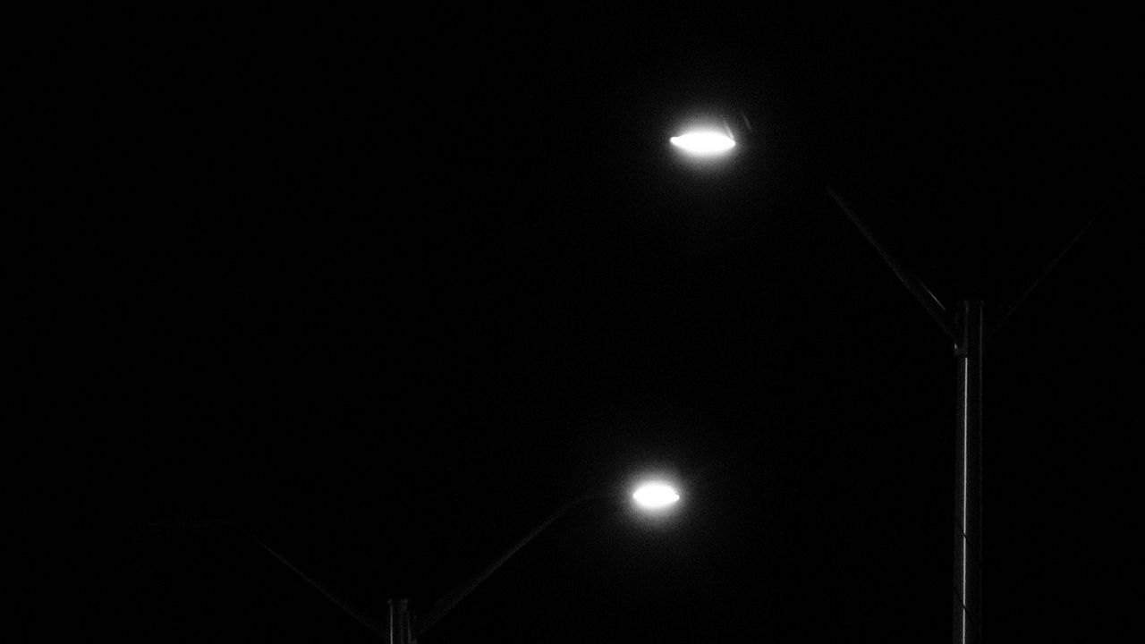 Обои фонари, чб, ночь, свечные, черный