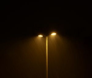 Превью обои фонари, дождь, ночь, темный