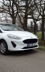 Превью обои ford, автомобиль, белый, дорога, деревья