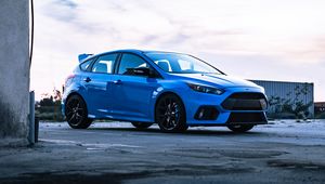 Превью обои ford focus, ford, автомобиль, синий, стоянка