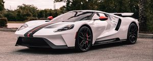 Превью обои ford gt, ford, спорткар, белый, вид сбоку, асфальт