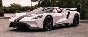 Превью обои ford gt, ford, спорткар, белый, вид сбоку, асфальт