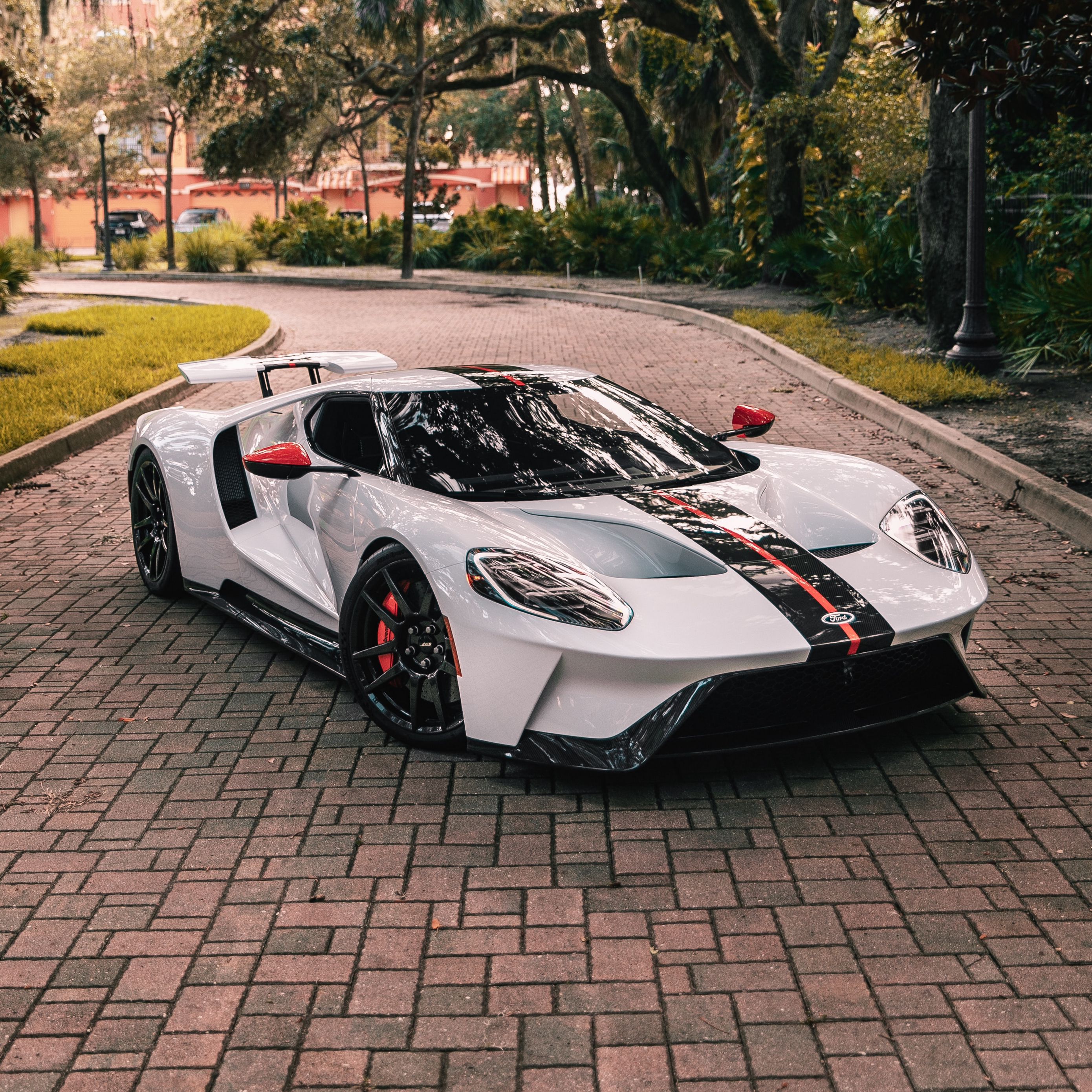 Обои ford gt, ford, спорткар, белый, вид сбоку картинки на рабочий ст�ол, фото скачать бесплатно