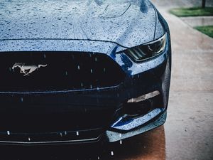 Превью обои ford mustang, фара, вид спереди, дождь