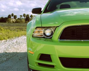 Превью обои ford mustang, фара, зеленый, вид спереди, спорткар