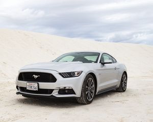 Превью обои ford mustang, ford, автомобиль, белый, вид спереди