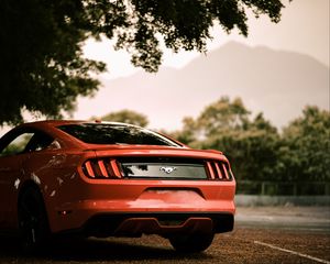 Превью обои ford mustang, ford, машина, красный, вид сзади, парковка