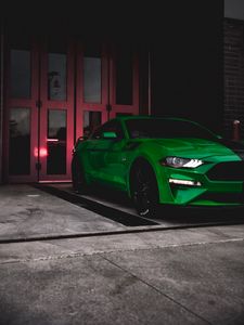 Превью обои ford mustang, ford, машина, зеленый, спорткар, парковка