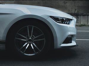 Превью обои ford mustang, колесо, фара, белый