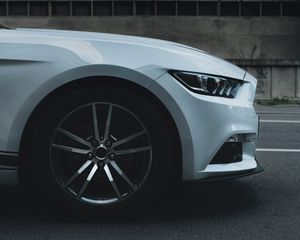 Превью обои ford mustang, колесо, фара, белый