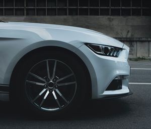 Превью обои ford mustang, колесо, фара, белый