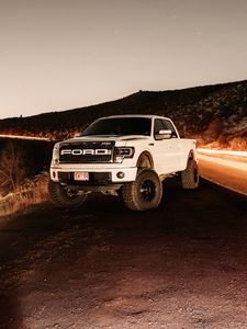 Превью обои ford raptor, ford, автомобиль, внедорожник, пикап, белый, ночь