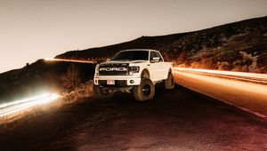 Превью обои ford raptor, ford, автомобиль, внедорожник, пикап, белый, ночь