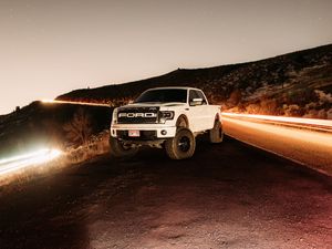 Превью обои ford raptor, ford, автомобиль, внедорожник, пикап, белый, ночь