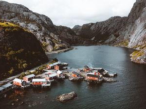 Превью обои фьорд, здания, вид сверху, рыбацкая деревня, лофотен, норвегия