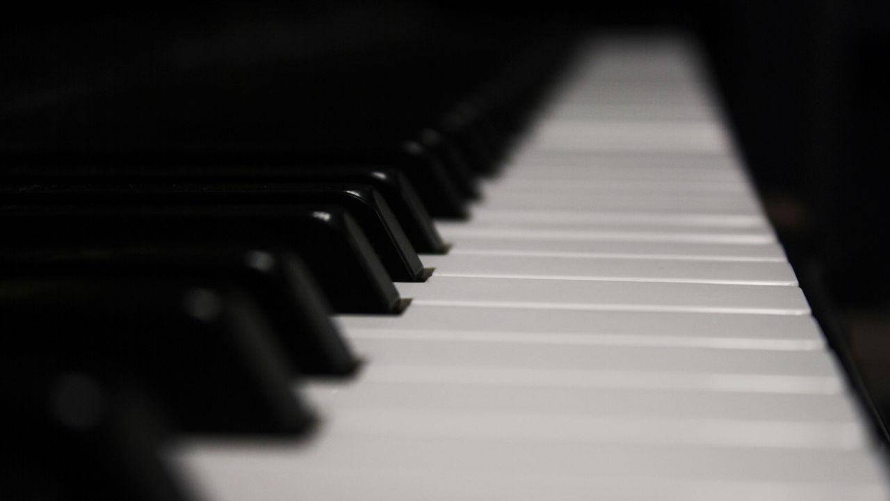 Обои фортепиано, клавиши, музыка, черно-белый