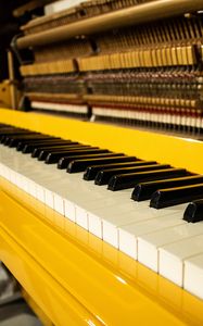 Превью обои фортепиано, клавиши, музыка, желтый