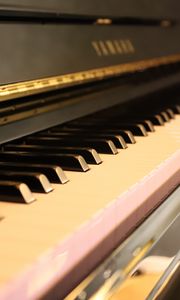 Превью обои фортепиано, клавиши, музыка, музыкальный инструмент, блики
