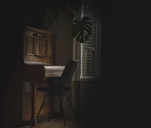 Превью обои фортепиано, стул, комната, темный