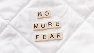 Превью обои фраза, слова, текст, кубики, ткань