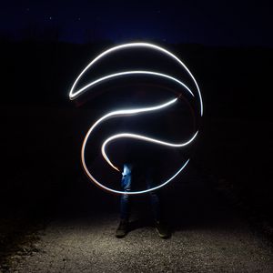 Превью обои фризлайт, длинная выдержка, человек, темный