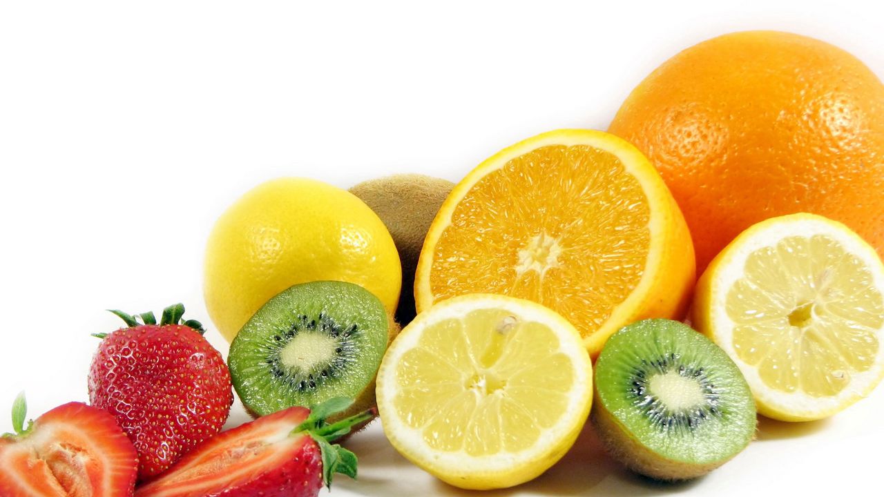 Обои фрукты, киви, лимон, апельсин, клубника, польза
