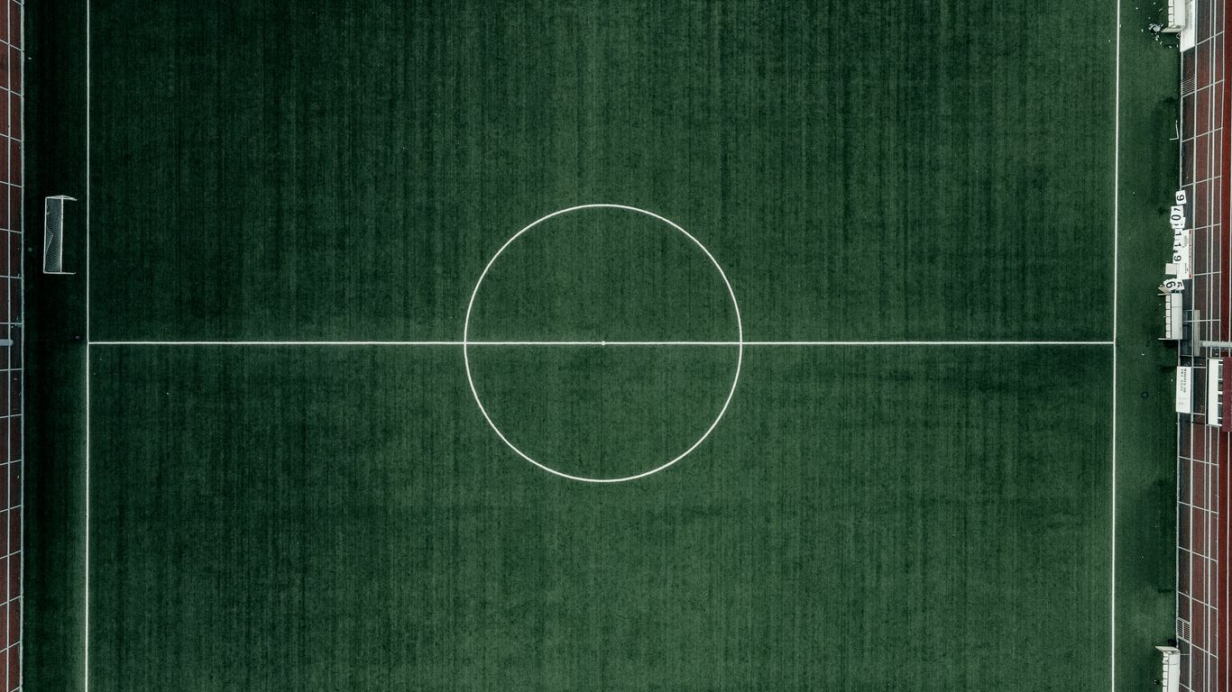 Футбольное поле вид сверху фото