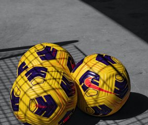 Превью обои футбольные мячи, мячи, футбол, желтый