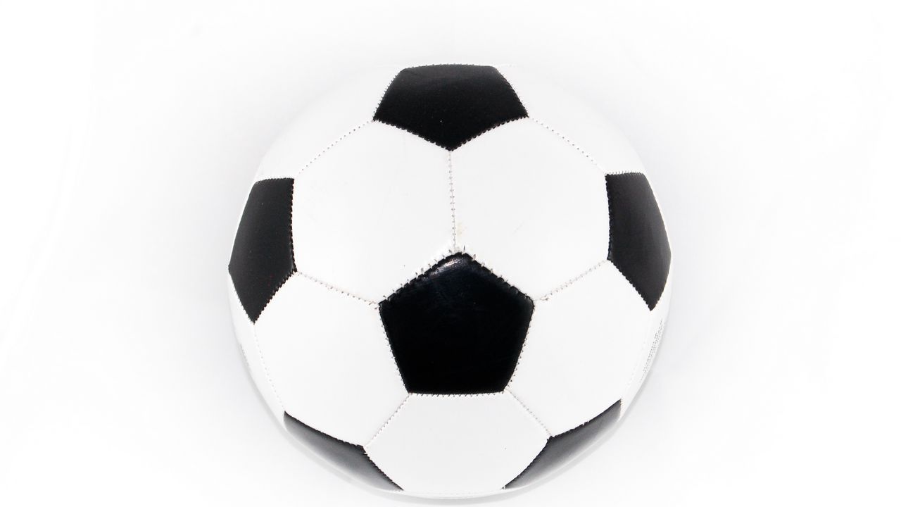 Обои футбольный мяч, белый фон, спорт
