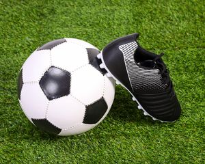 Превью обои футбольный мяч, бутса, трава, спорт, футбол