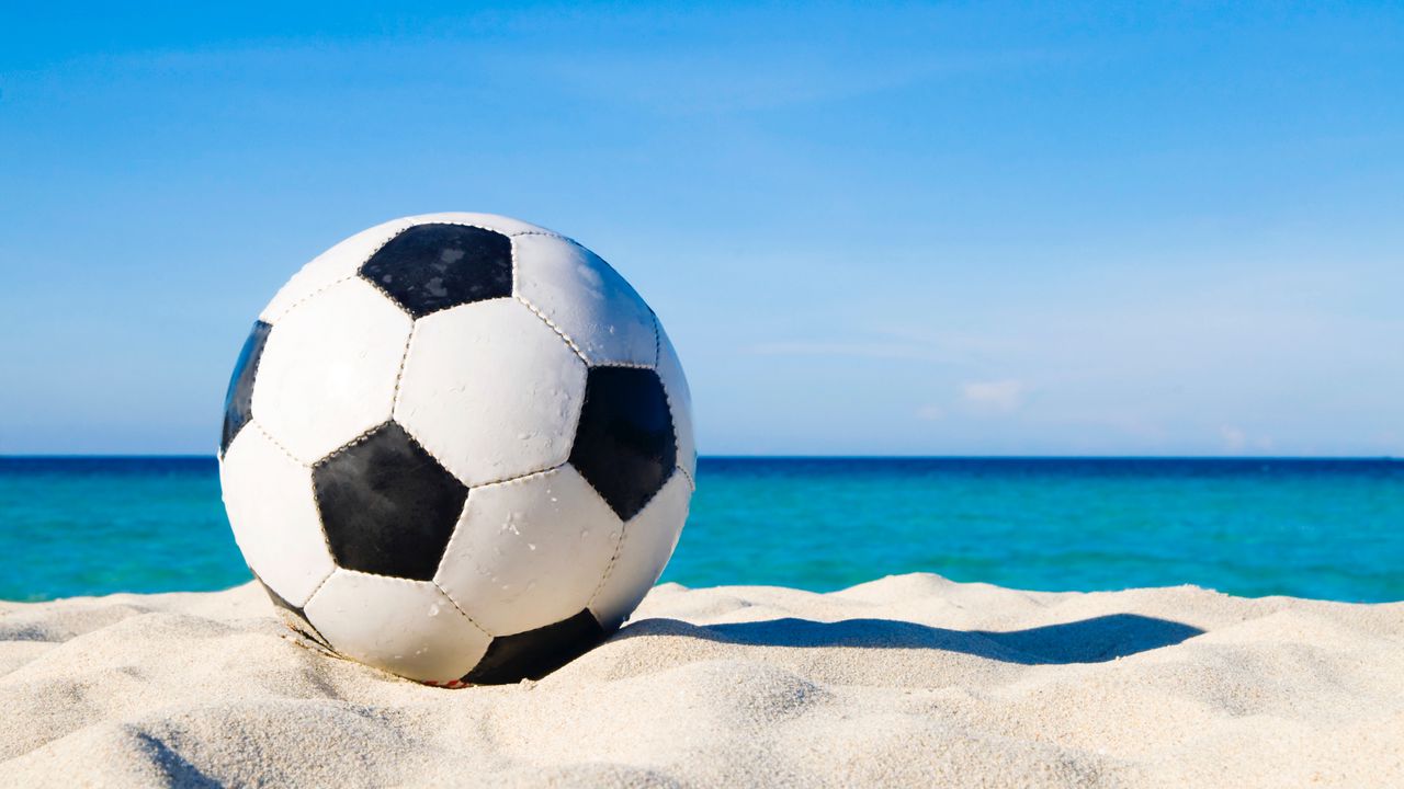 Обои футбольный мяч, футбол, песок
