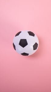 Превью обои футбольный мяч, футбол, спорт, розовый