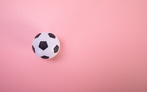 Превью обои футбольный мяч, футбол, спорт, розовый