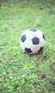 Превью обои футбольный мяч, футбол, трава, размытость