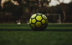 Превью обои футбольный мяч, мяч, футбол, газон, трава