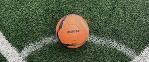 Превью обои футбольный мяч, мяч, футбол, газон, разметка