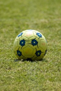 Превью обои футбольный мяч, мяч, футбол, трава