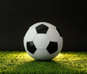 Превью обои футбольный мяч, поле, футбол, спорт, трава