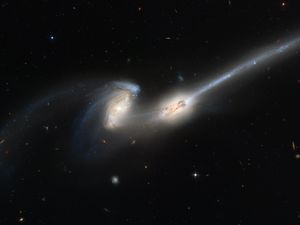 Превью обои галактика, спирали, звезды, космос, скопление, mice galaxies, ngc 4676, галактики мышки